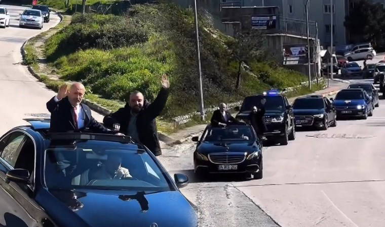 Muhtar adayından çakarlı araçla seçim çalışması