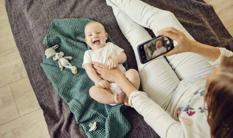 Çocuklarınızın fotoğrafını paylaşmak suç sayılabilir: Sharenting nedir?