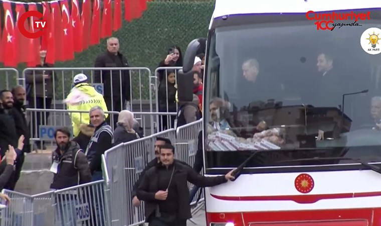 Erdoğan Batman'da yurttaşların yüzüne paket fırlattı