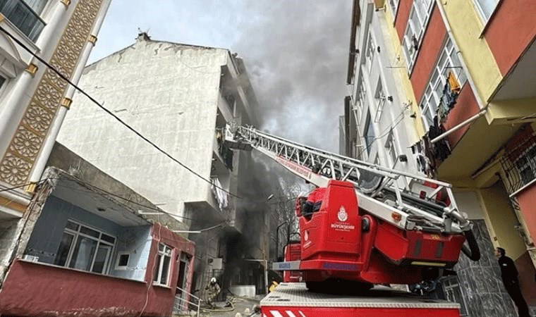 Son Dakika... Esenyurt’ta 5 katlı binada yangın çıktı: Mahsur kalanlar var!
