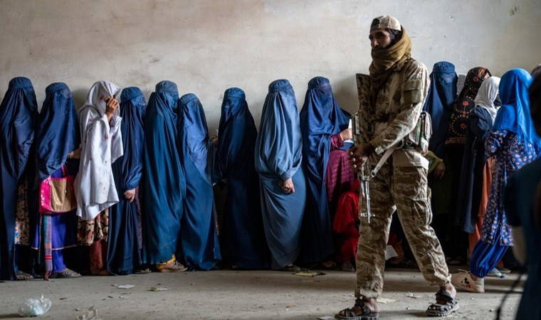 Taliban nefret kustu: 'Halk önünde taşlayıp, kırbaçlayacağız...'
