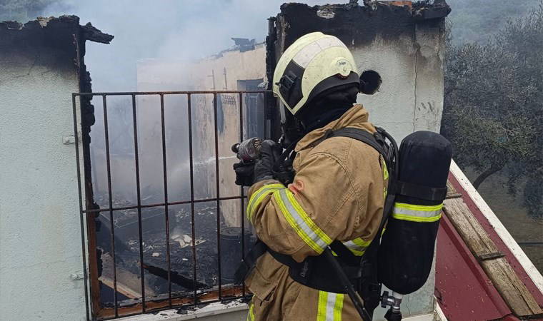 Erdek’te zeytinliğin içindeki evde yangın çıktı