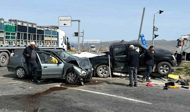 Kırıkkale’de otomobil ile pikap çarpıştı: 3 yaralı