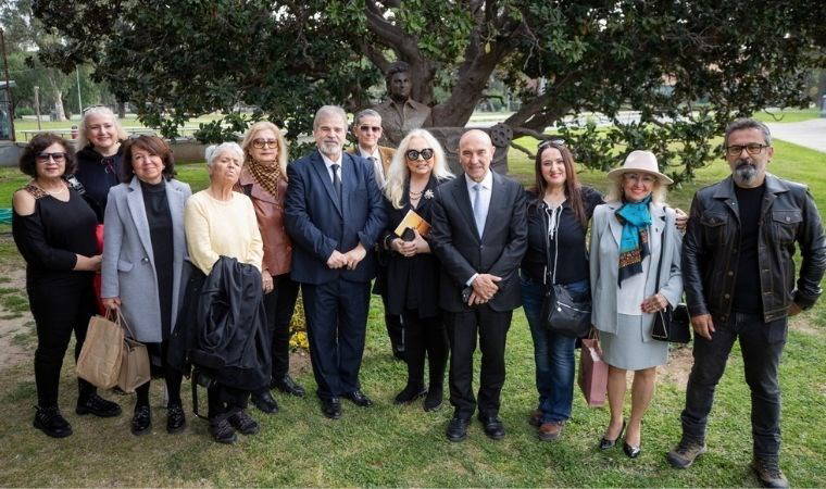 Sanat güneşi Zeki Müren’in heykeli Kültürpark’ta