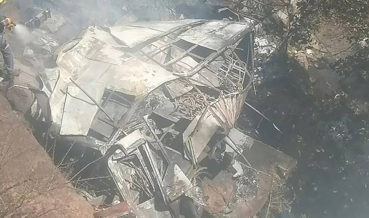 Güney Afrika'da otobüs köprüden uçtu: 45 ölü