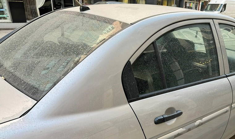 Eskişehir'de toz taşınımı nedeniyle çamurlu yağış oldu