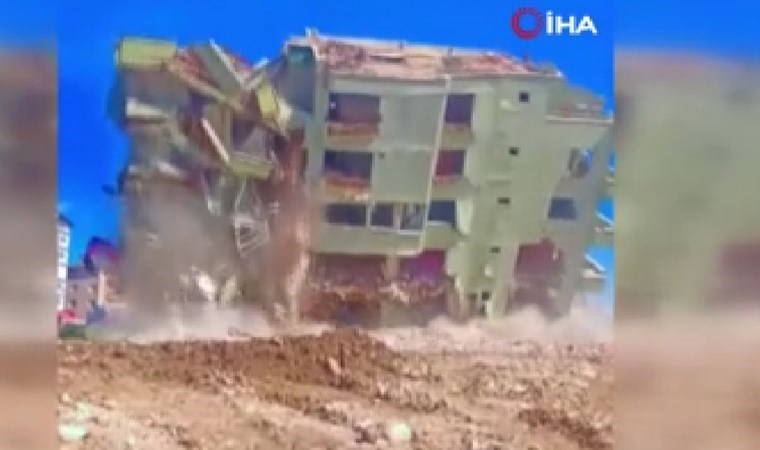 6 katlı bina iş makinesinin darbesiyle yerle bir oldu