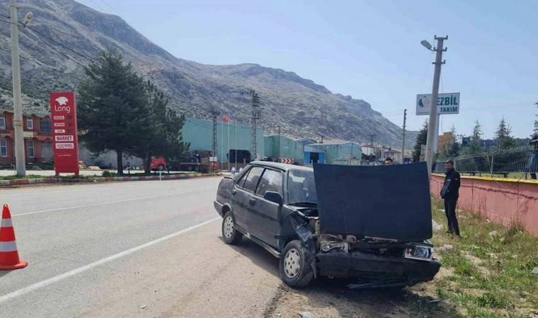 Otomobil yoldan çıktı 1’i ağır 2 kişi yaralandı