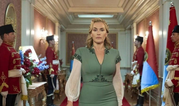 Küf Kokan Sarayların Peruklu Şansölyeleri: The Regime
