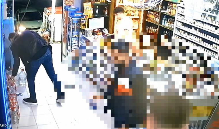 Beylikdüzü'nde kadını bıçakla tehdit ettiler, otomobili gasbettiler