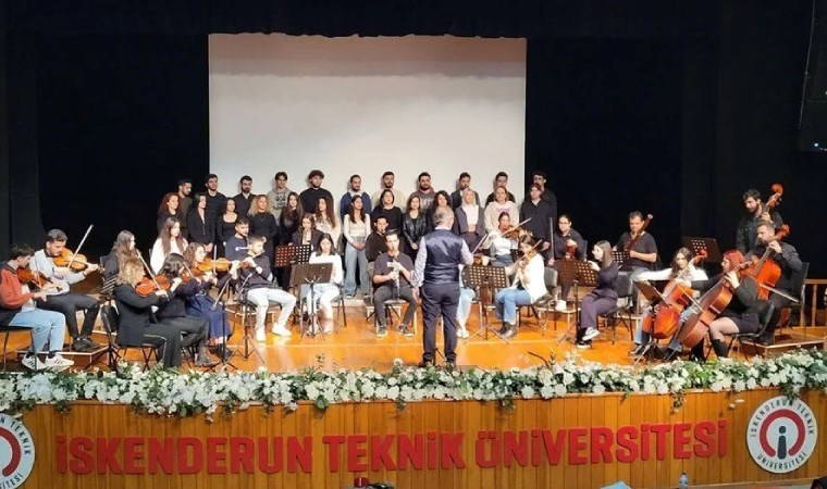 Atatürk'ün sesi yapay zekayla oluşturuldu: Orkestrayla Selanik türküsüne eşlik ettiler