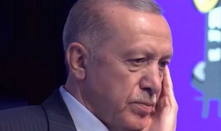 AKP'li Cumhurbaşkanı Erdoğan seçime saatler kala Ahmet Kaya türküsüne eşlik etti