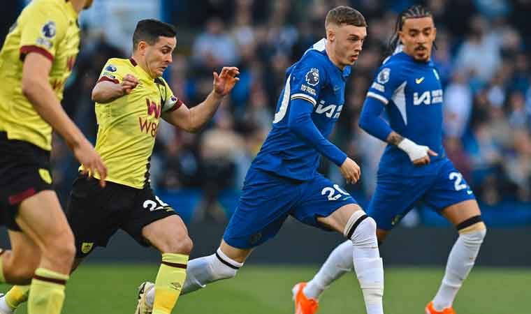 Chelsea, 10 kişi Burnley'i karşısında kazanamadı!