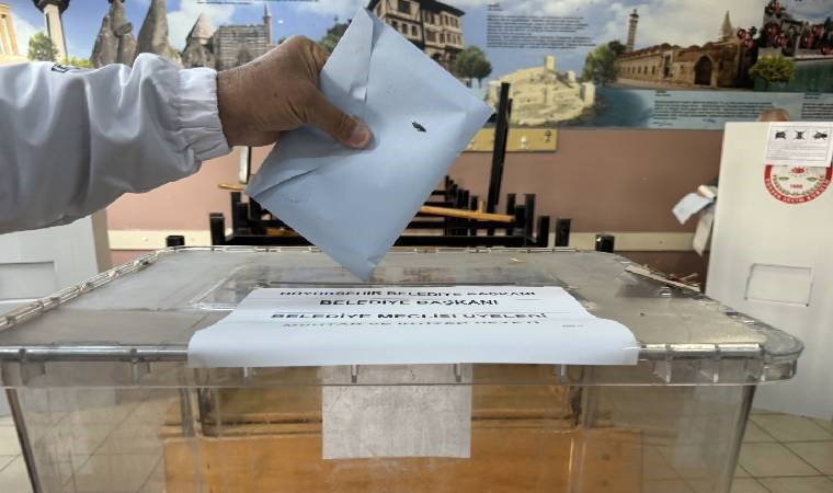 Türkiye sandık başında... Oy verme işlemi başladı!