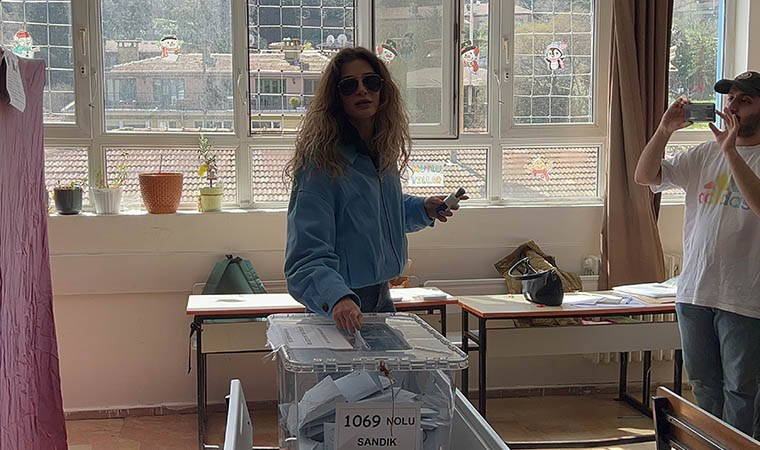 Oyuncu Berrak Tüzünataç oyunu kullandı