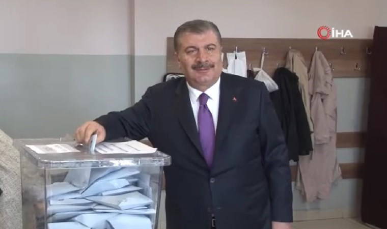 Sağlık Bakanı Fahrettin Koca oyunu Üsküdar’da kullandı