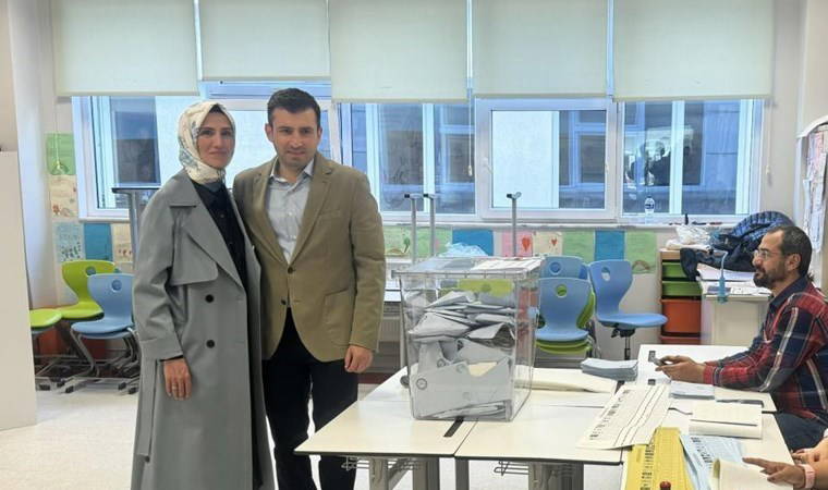 Selçuk Bayraktar eşiyle birlikte oyunu kullandı