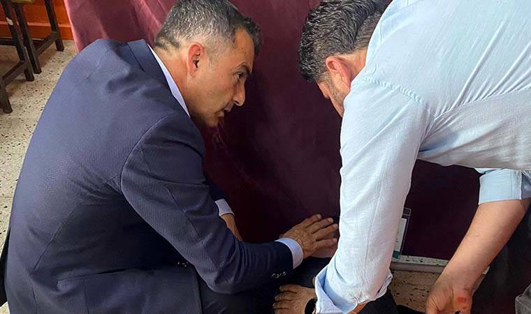 Rahatsızlanan müşahide ilk müdahaleyi doktor başkan adayı yaptı