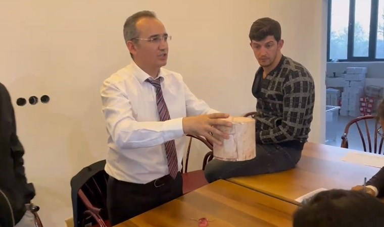 2 aday eşit oy aldı... Muhtar kurayla belirlendi