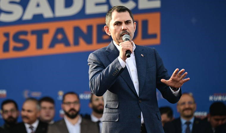 Murat Kurum'dan bir gaf daha: 'Ayaklarımıza baretlerimizi... çat... Başımıza baretlerimizi giymişiz'