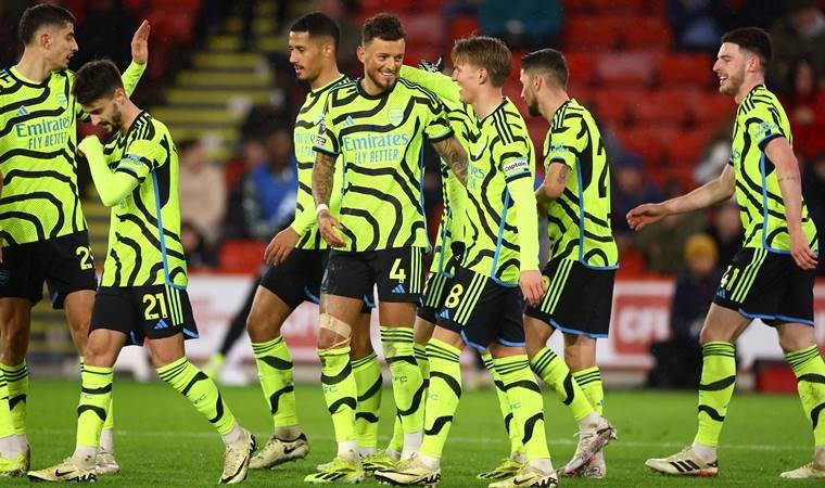 Arsenal deplasmanda gol oldu yağdı