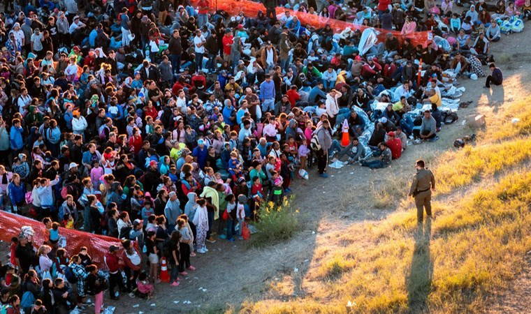 ABD Yüksek Mahkemesinden göçmen kararı: Yasayı askıya aldı