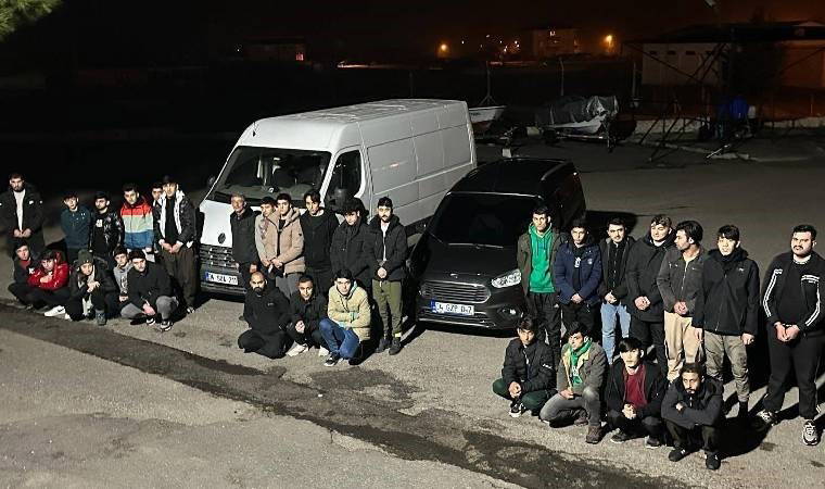 Ormanlık alanda 29 kaçak göçmen ile 2 organizatör yakalandı