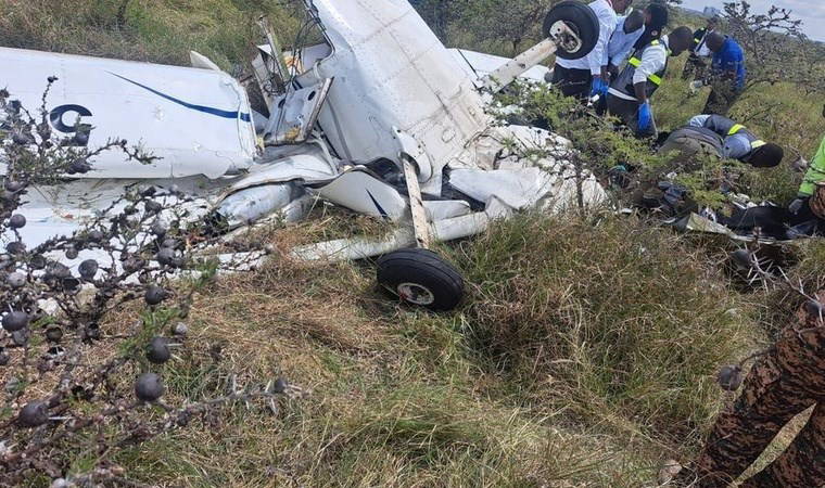 Kenya'da iki uçak havada çarpıştı
