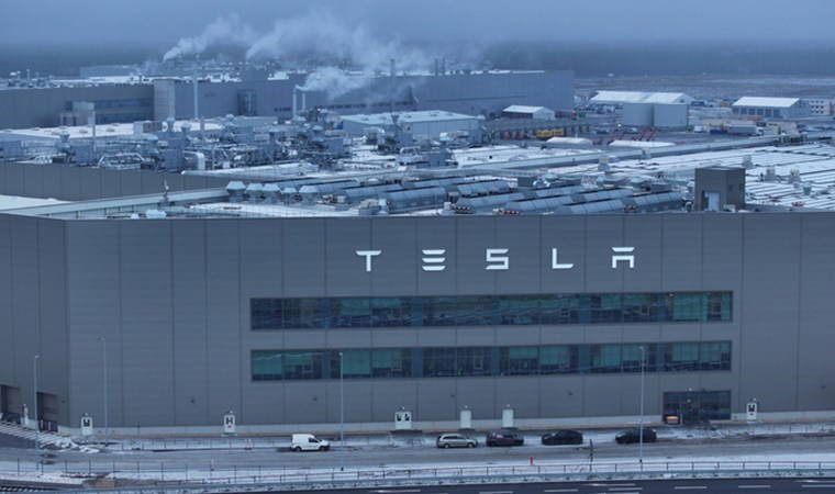 Tesla fabrikasında elektrik kesildi: Solcu grup üstlendi