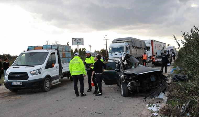 Otomobille işçi servisi çarpıştı: Ölü ve yaralılar var!