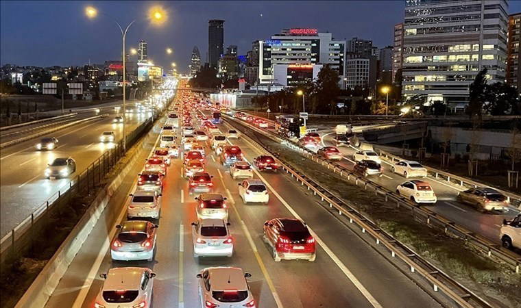 İstanbul'da yağış etkisi: Trafik yoğunluğu yüzde 85'e ulaştı