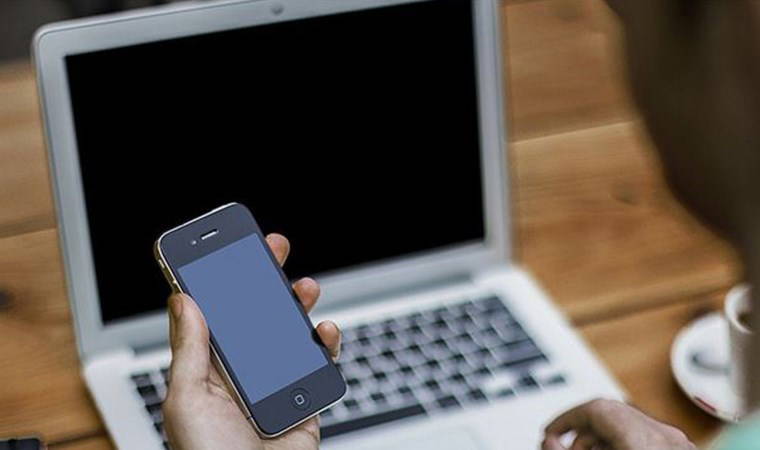 Mesaide görüntülü çıplak sohbet yapan belediye çalışanı işten atıldı