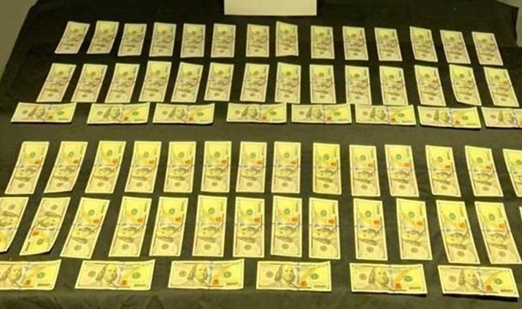 Motosikletlinin üzerinde sahte 7 bin dolar ele geçirildi