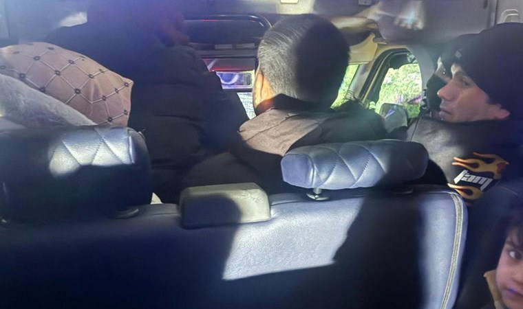 Ezine'de 15 kaçak göçmen yakalandı, 2 organizatör tutuklandı