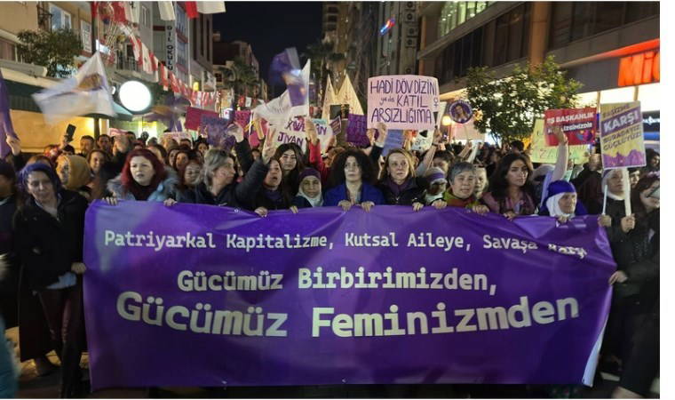 İzmir’de Feminist Gece Yürüyüşü