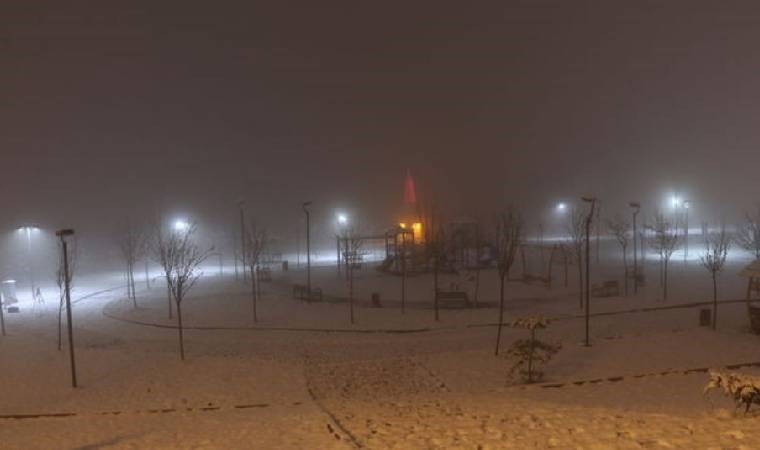 Gece saatlerinde başladı... Ankara beyaza büründü!