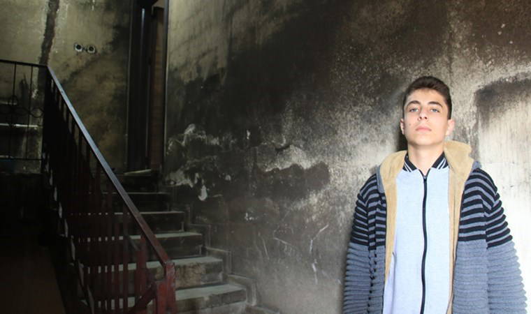 Mersin'de esrarengiz olay: Yangın sonrası kapıya bırakılan 'mesaj' tedirgin etti