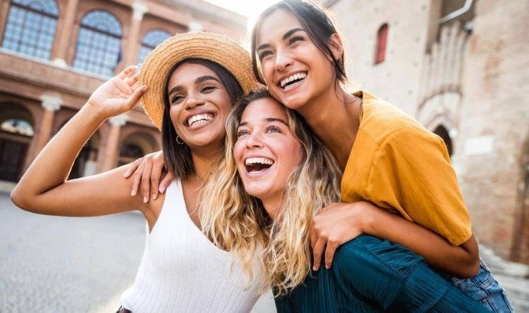 Samimi bağların temcilsileri: İşte astrolojinin dost canlısı kadın burçları...