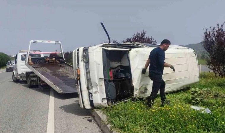 Yalova’da kontrolden çıkan minibüs takla attı: 2 yaralı