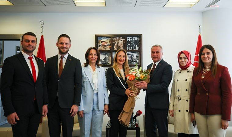 AKP ve CHP bayramlaştı