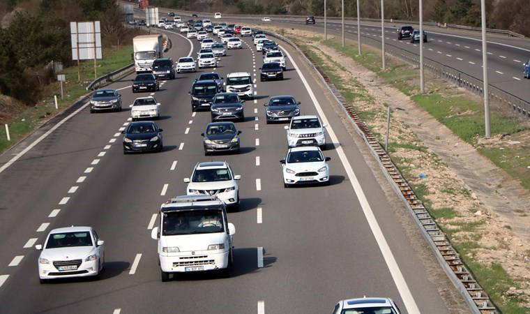 Tekirdağ-İstanbul kara yolunda trafik yoğunluğu yaşanıyor