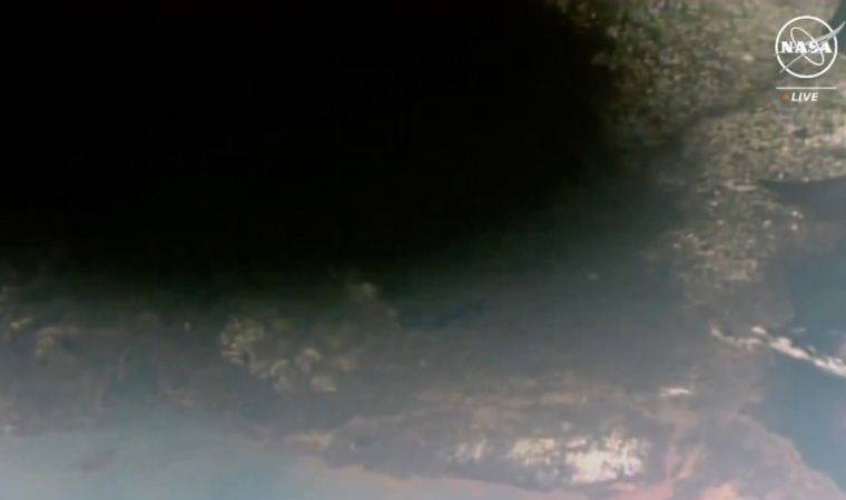 Tam Güneş tutulması uzaydan nasıl görünüyor?