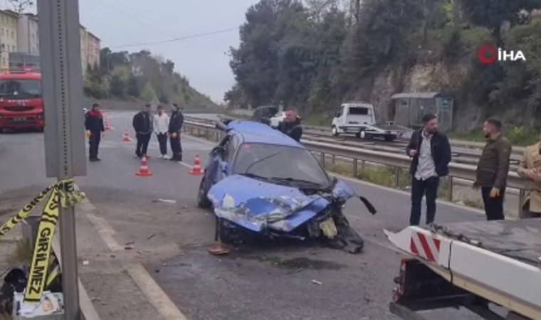 Trafo binasına çarpan otomobil hurdaya döndü: 1 ölü, 1 yaralı