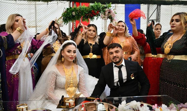 2 gün 2 gece sürdü... Aşiret düğününde gelin ile damada 2 milyon liralık takı