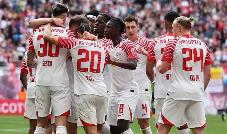 RB Leipzig evinde Wolfsburg'u rahat geçti