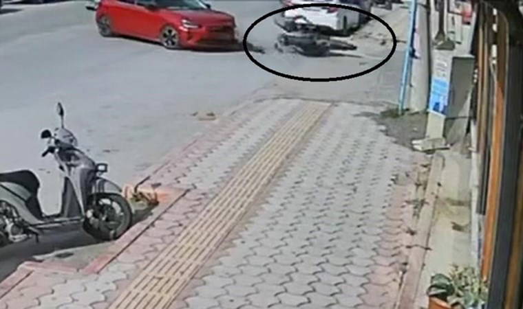 Araçla çarpışan motosiklet sürücüsünün uçtuğu anlar kamerada...
