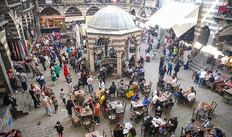 Diyarbakır bayram tatilinde yaklaşık 500 bin kişiyi ağırladı: 'Tarihinin en büyük yoğunluğu...'