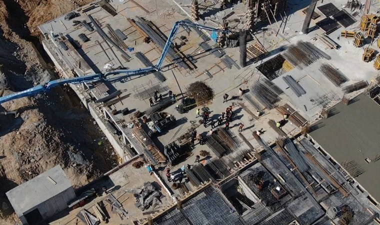 Ataşehir’de inşaat alanında vinç devrildi: 1 işçi hayatını kaybetti!