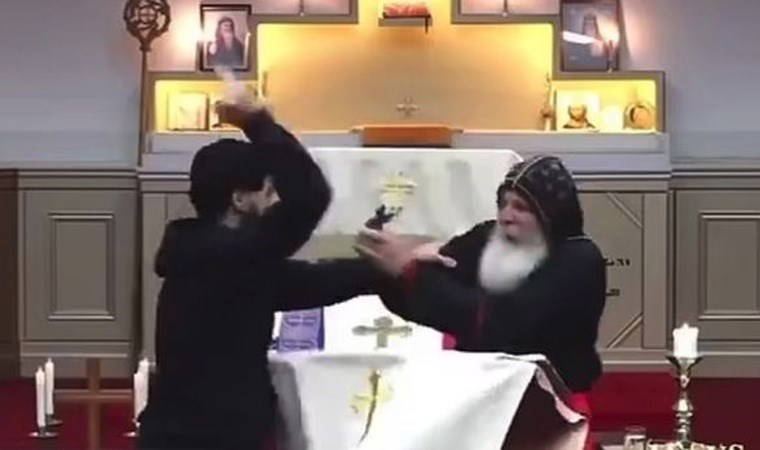 Ayin sırasında piskoposa bıçaklı saldırı!
