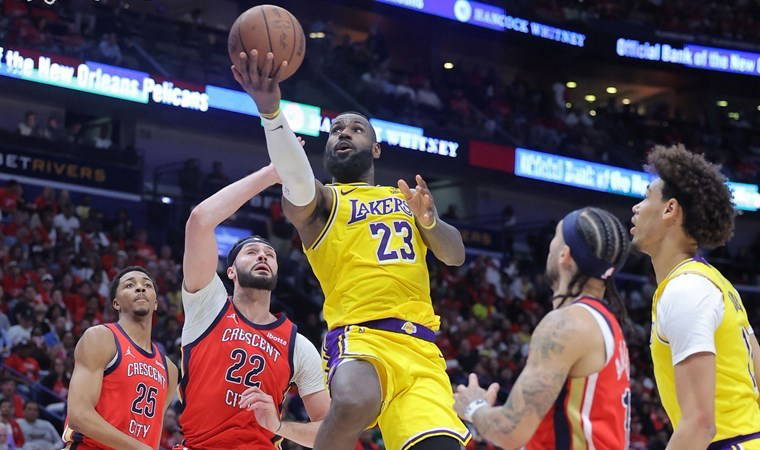 NBA'de LeBron James yıldızlaştı: Los Angeles Lakers play-off biletini kaptı!